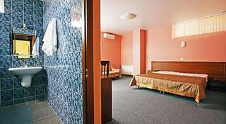 Гостиница Guest House Vivat Анапа Улучшенный двухместный номер с 1 кроватью или 2 отдельными кроватями-4